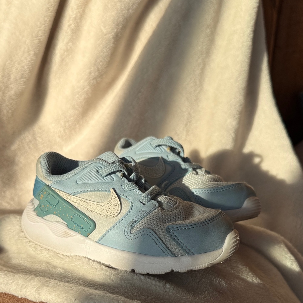 NIKE LD Victory baby / toddler sneakers size 8C